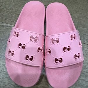 Gucci Women’s GG Rubber Slide